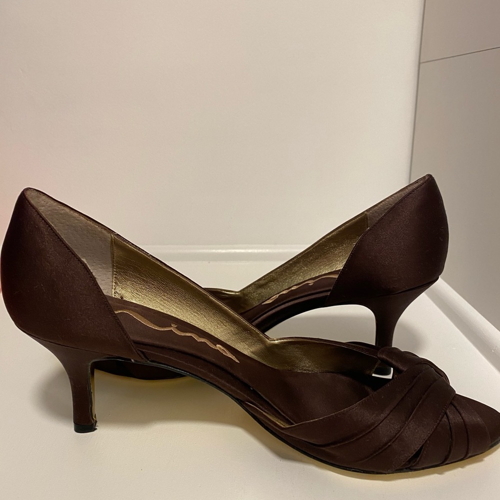Nina Chocolate Satin Culver Peep Toe Pumps size 10